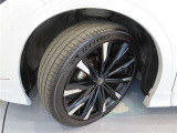 【タイヤサイズ】タイヤサイズ225-45R-21です。