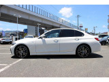 1年間または2年間・走行距離無制限の全国BMWディーラーで受けていただける保証が付帯しています!2年間保証の車両については、別途有償にて保証を最大2年間延ばせる『延長保証プログラム』もご利用可能です。