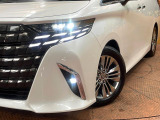 【三眼LEDヘッドライト】スタイリッシュな見た目の三眼LEDヘッドライトを装備♪スタイルだけでなく、夜間の走行も視界良好で安心してお乗りいただけます。