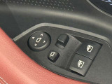 ドアミラー調整とパワーウインドウスイッチは操作し易い位置に装備されております