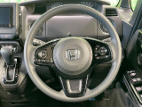 インテリアに合わせたデザインのステアリングは、運転される方のことも考え、運転しやすい形状、大きさです。是非一度、実際に触ってお確かめください。