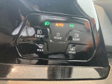 対向車や前走車を検知しながら、必要な部分だけを的確に照らすVW独自のIQ.LIGHT。「見える・眩しくしない・疲れにくい」を高次元で両立しています。