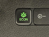 【ECONモード(イーコン)】クルマの動きを管理するシステムです。燃費を優先に自動制御されるもので、低燃費走行を自然にできるようになります。