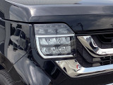 明るくて長寿命のLEDヘッドライト採用
