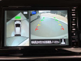 前後左右4つのカメラで、上から見たような映像をお届け、駐車時も安心、アラウンドビューモニター付(肉眼では確認し辛い左前の映像に切り替えることも可能です)。