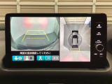 マルチビューカメラシステム搭載車です。お車の周囲を全方位でカバーします。後方・前方・両脇と、コンディションが悪い視界でもカラーモニターに映し出した映像がドライバーをサポートします。