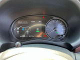 一目で見やすいスピードメーターです。シンプルですが、正確に情報が確認出来ますよ