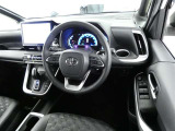 【運転席まわり】・・・ハンドルやシートなども隅々までクリーニング済み。キレイな車内でドライブがより一層快適にお楽しみいただけると思います。