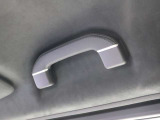 G63にしか選択ができないナッパレザールーフハンドルが装備されております