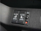 ◆両側電動スライドドア◆狭い駐車場でも乗り降りが楽々♪お子様が隣の車にドアを当ててしまう心配もございません!小さなお子様連れの方もこれで安心。