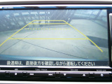 バックカメラの画像です。ガイドラインがスムースな車庫入れをサポートいたします。車庫入れの安心感がアップしますね。