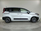 両側パワースライドドア付きだから、狭い駐車スペースなどでの 乗り降りラクラク!小さなお子さまのいるご家庭には嬉しい装備。