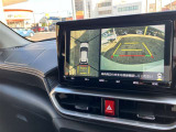 パノラミックビューモニター付きです。車両を上から見たような映像をディスプレイオーディオ画面に表示。運転席からの目視だけでは見にくい、車両周辺の状況をリアルタイムでしっかり確認できます。