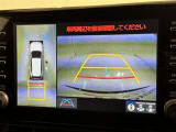 バックモニター付なので後退時に後方が見えるので安心。 車は構造上、死角がたくさんなので万が一を考えると必須ですね。 あくまで補助の為の装備、バックは目視で確認する事が重要ですよ。