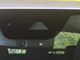 【i-ACTIVESENSE】走行中に前方の車両等を認識し、衝突しそうな時は警報とブレーキで衝突回避と被害軽減をアシスト。より安全にドライブをお楽しみいただけます。