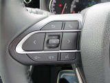 ステアリングリモコン付きで運転中のオーディオ操作が視線を落とさず操作出来ます。