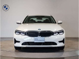 【キドニーグリル】BMWは約90年もの間、ほぼ全ての車両にひと目でBMWだと分かるこの特徴的なフロントグリルが備えられ、デザイン・アイコンとして親しまれてきました。