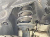 お車を安心してお乗りいただく為には、足回りの定期点検が欠かせません。サービスサポート(有償保証)では無料点検もご提供しており、安心のカーライフをお過ごしいただけるサポート体制が整っています。