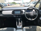【インパネ全体】手が届きやすく、どなたでも運転しやすいです。シンプルで使いやすい設計になっています!