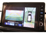 純正のマルチビューカメラが装備されています!上から見下ろしたような視界のカメラが駐車をサポートします!