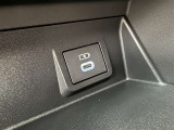 充電用USB端子付き。スマートフォンなどの充電に便利です。
