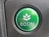 ワンタッチで省燃費走行をサポートするECONスイッチを装備。