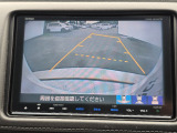 駐車時の安全確認をサポートするバックカメラも使用できます。インターナビで様々な情報を得ることもできます。