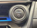 エンジンスタートボタンです。キーが車内にあれば、エンジンの始動・停止はブレーキを踏んでスイッチを押すだけ!キーを取り出す手間を省き、ワンプッシュでエンジンを操作するので簡単でスムーズです。
