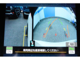 バックギアに入れるとバックカメラの映像がナビに映ります。障害物までの距離もわかりやすいです。