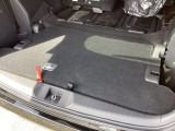アイデア次第でいろいろな使い方ができる広くて使い勝手のいい荷室。