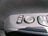 ドアミラーの鏡面の調節、格納は運転席からすべて操作できます!
