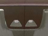 【スマートアシスト】走行中に前方の車両等を認識し、衝突しそうな時は警報とブレーキで衝突回避と被害軽減をアシスト。より安全にドライブをお楽しみいただけます。