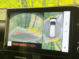 【パノラミックビューモニター】専用のカメラにより、上から見下ろしたような視点で360度クルマの周囲を確認することができます☆死角部分も確認しやすく、狭い場所での切り返しや駐車もスムーズに行えます。