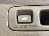 【パワーバックドア】スマートキーや運転席のボタンを押すだけでリアゲートが自動で開閉します!荷物を持っている時や、高い位置にあるバックドアを閉める際に便利な機能です♪