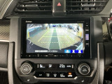 【バックカメラ】運転が苦手な方も車庫入れラクラクです!ギアをリバースに入れれば自動的に切り換わりますので、面倒な操作は不要です♪狭い駐車場もお車を傷つけず安心ですね!