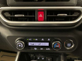 オートエアコン♪お好みの温度に設定するだけで車内を快適空間にしてくれますよ♪