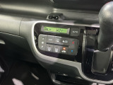 オートエアコンがついていますので、簡単操作で快適に過ごせます。希望の温度に自動調整してくれるのが便利です。