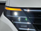【LEDヘッドライト】とっても明るいLEDヘッドライトが装着されているので、夜の運転も明るく安全です。