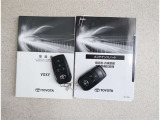 スマートキーを携帯していればキーを取り出さずにドアを施錠&解錠。クルマの始動も可能です。