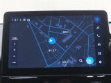 ディスプレイオーディオ(コネクティッドナビ対応)PLUS搭載。T-Connectご契約で2028年4月まで無償で利用できるナビ(期限到来後は有償)と、解約後も利用できる車載ナビが搭載されています。