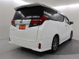 静寂性とラグジュアリー感を兼ね備えた人気のお車です。