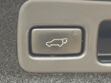 【パワーバックドア】スマートキーや運転席のボタンを押すだけでリアゲートが自動で開閉します!荷物を持っている時や、高い位置にあるバックドアを閉める際に便利な機能です♪