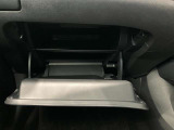 車検証入れになどにも使える便利な収納BOXあります。