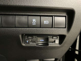 高速道路で便利な【ETC2.0】を装備しています。光ビーコン搭載で渋滞情報などナビゲーションと連動することで機能も充実いたします。他、観光施設に立ち寄るための高速料金割引サービス等もございます。
