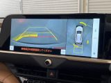 【パノラミックビューモニター】専用のカメラにより、上から見下ろしたような視点で360度クルマの周囲を確認することができます☆死角部分も確認しやすく、狭い場所での切り返しや駐車もスムーズに行えます。