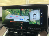 【パノラミックビューモニター】専用のカメラにより、上から見下ろしたような視点で360度クルマの周囲を確認することができます☆死角部分も確認しやすく、狭い場所での切り返しや駐車もスムーズに行えます。