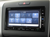 純正メモリーナビ(VXM-214VFi)を装着しております。AM、FM、CD、DVD再生、Bluetooth、音楽録音再生、フルセグTVがご使用いただけます。初めて訪れた場所でも安心ですね!