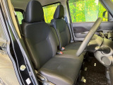 運転席シート廻りは使用感も少なく、良好な状態となっています。前オーナー様が丁寧に使っていたことがよくわかりますね。
