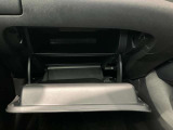 車検証入れになどにも使える便利な収納BOXあります。