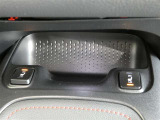 運転席と助手席には寒い時にうれしいシートヒーターが装備されてます。